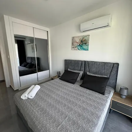 Apartament Courtyard 2 *
